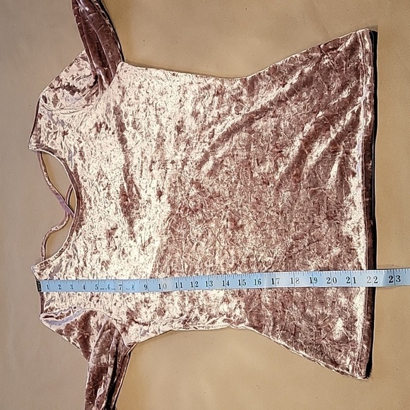 Dresscode LA, Size Unknown Dusty Rose Crushed Velvet Long Sleeve Top - Picture 7 of 9
